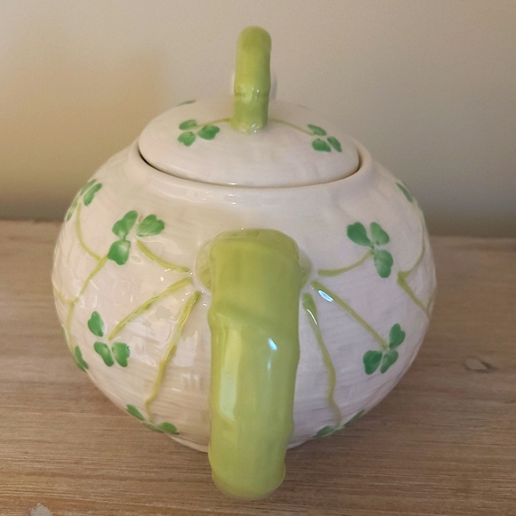 🍀Celtic Classics Stoneware Shamrock Clover with Basket Weave Design Teapot - Picture 6 of 14